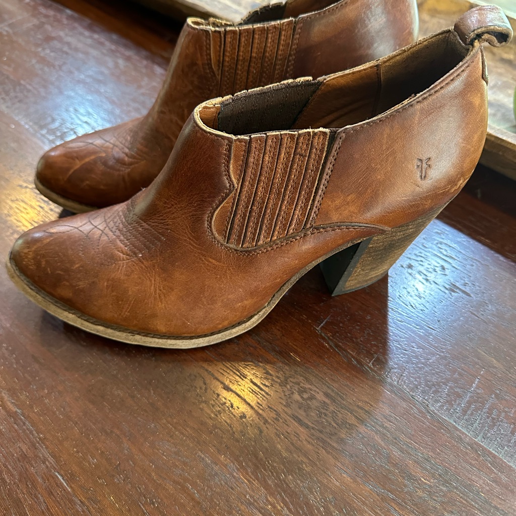 Frye Distressed Leather Size 9 Ankle Booties With 3 Heel